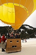 2013-01-20 Hot air balloon festival in the Tannheim Valley, Austria