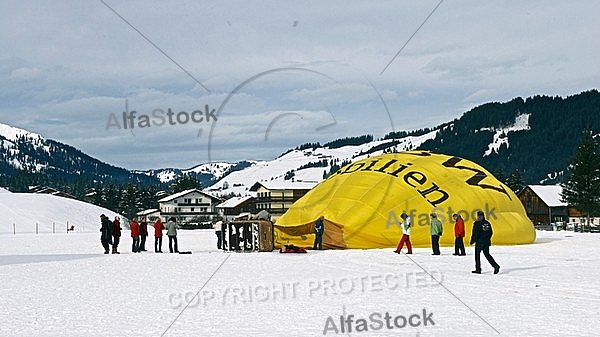 2013-01-20 Hot air balloon festival in the Tannheim Valley, Austria