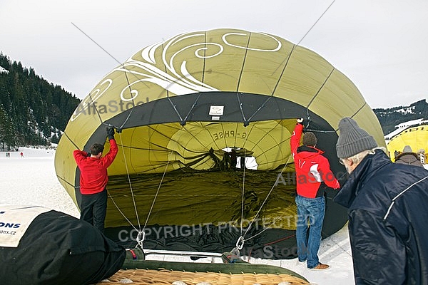 2013-01-20 Hot air balloon festival in the Tannheim Valley, Austria