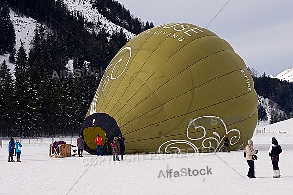 2013-01-20 Hot air balloon festival in the Tannheim Valley, Austria