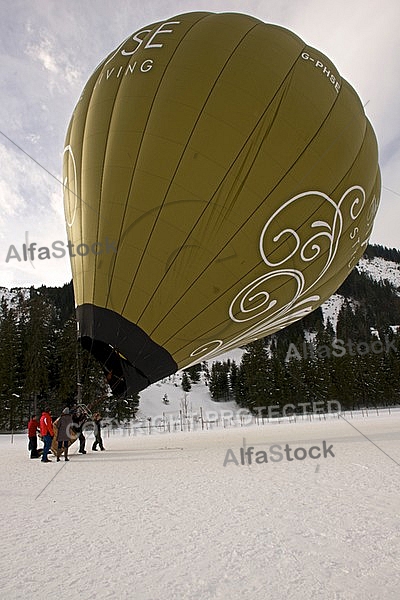 2013-01-20 Hot air balloon festival in the Tannheim Valley, Austria