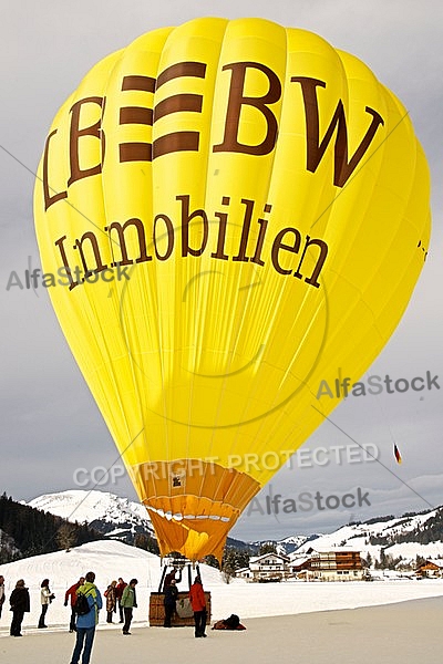 2013-01-20 Hot air balloon festival in the Tannheim Valley, Austria