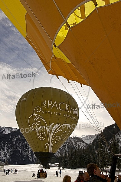 2013-01-20 Hot air balloon festival in the Tannheim Valley, Austria