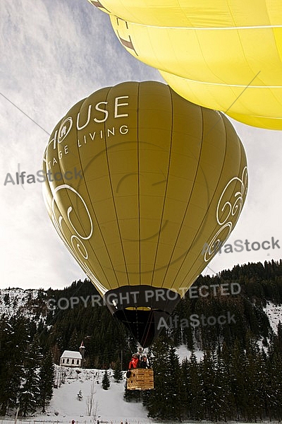 2013-01-20 Hot air balloon festival in the Tannheim Valley, Austria