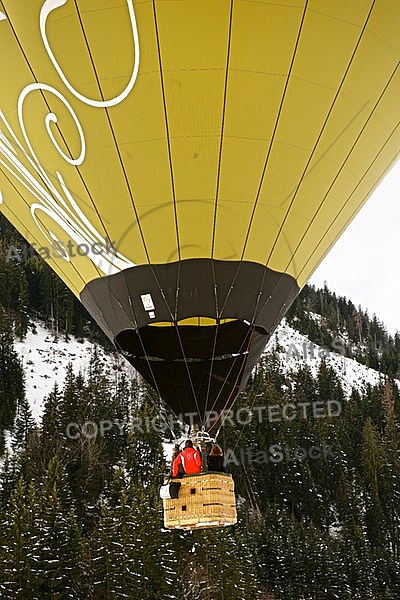 2013-01-20 Hot air balloon festival in the Tannheim Valley, Austria