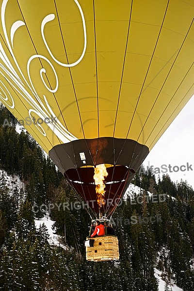 2013-01-20 Hot air balloon festival in the Tannheim Valley, Austria