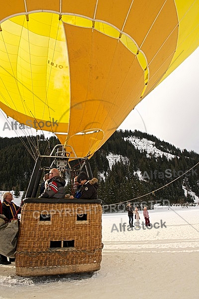 2013-01-20 Hot air balloon festival in the Tannheim Valley, Austria