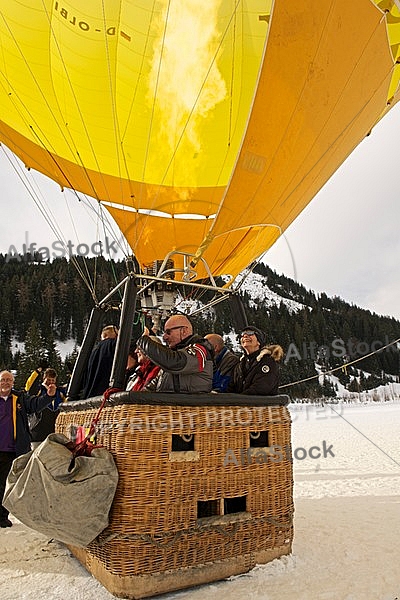 2013-01-20 Hot air balloon festival in the Tannheim Valley, Austria