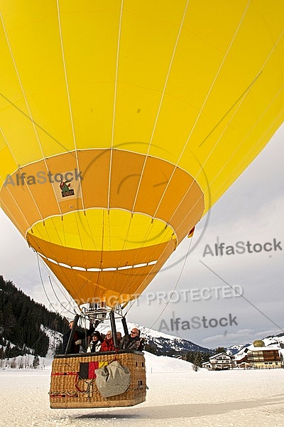 2013-01-20 Hot air balloon festival in the Tannheim Valley, Austria