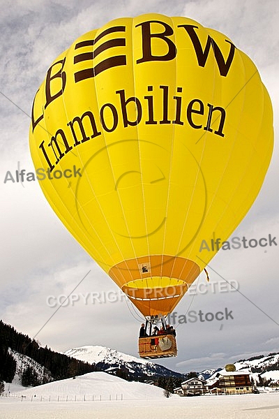 2013-01-20 Hot air balloon festival in the Tannheim Valley, Austria