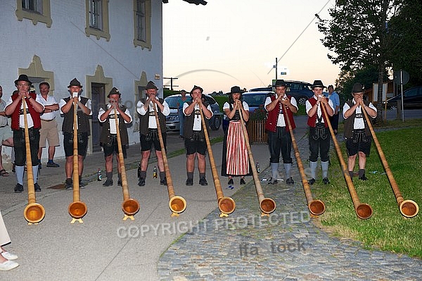 2013-07-21 Platzkonzert - Männerchor, Alphorngruppe, Musikkapelle Eisenberg in Maria Hilf