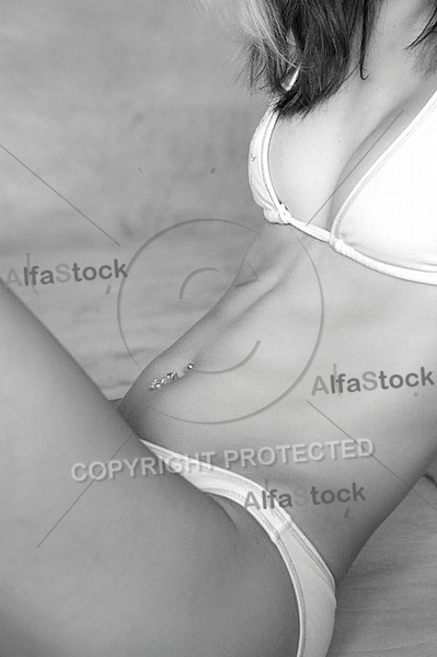 Black and white picture of a womans body