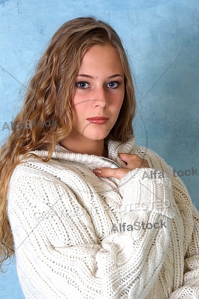 Girl with brown hair and white sleeves