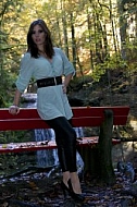 Modell girl posing in the forest