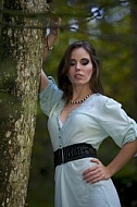 Modell girl posing in the forest