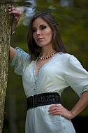 Modell girl posing in the forest