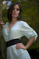 Modell girl posing in the forest