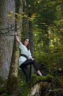 Modell girl posing in the forest