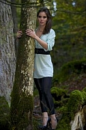 Modell girl posing in the forest