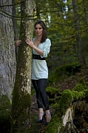 Modell girl posing in the forest