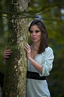 Modell girl posing in the forest