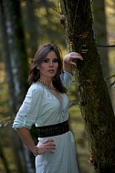 Modell girl posing in the forest