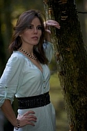 Modell girl posing in the forest