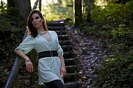 Modell girl posing in the forest