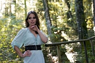 Modell girl posing in the forest