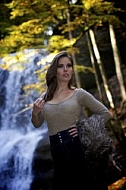 Modell girl posing in the forest