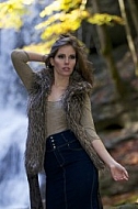 Modell girl posing in the forest