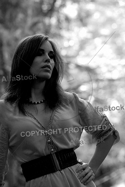 Modell girl posing in the forest