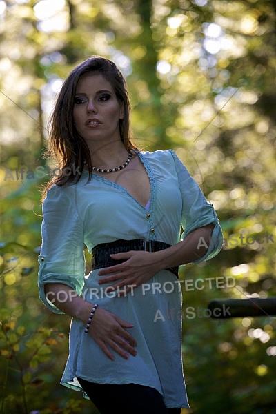 Modell girl posing in the forest