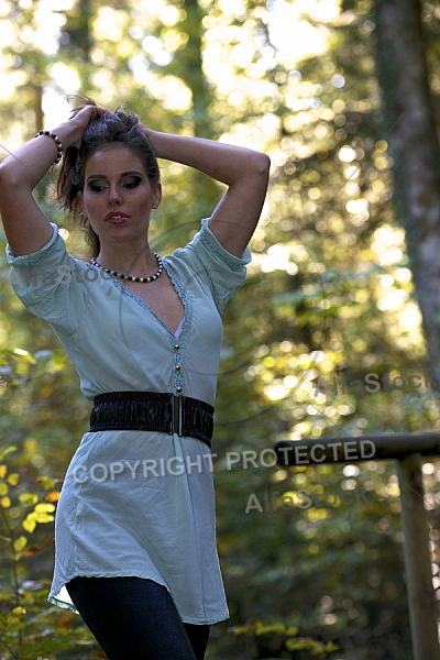 Modell girl posing in the forest