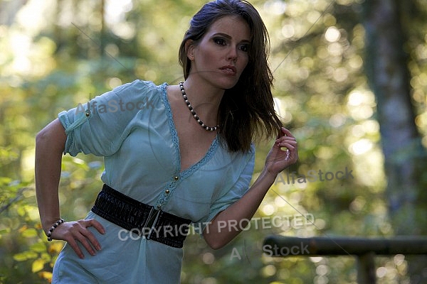 Modell girl posing in the forest