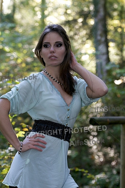 Modell girl posing in the forest