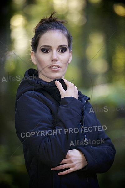 Modell girl posing in the forest