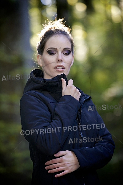 Modell girl posing in the forest