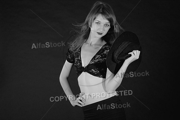 Modell girl posing with hat