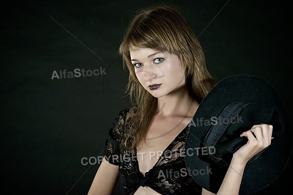 Modell girl posing with hat