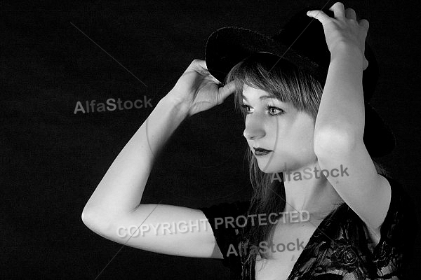 Modell girl posing with hat