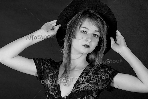 Modell girl posing with hat