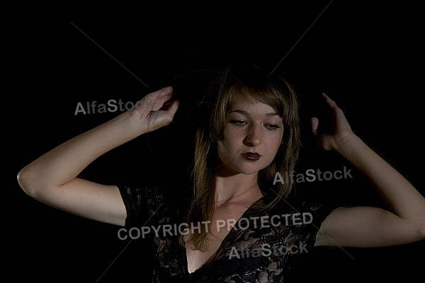 Modell girl posing with hat