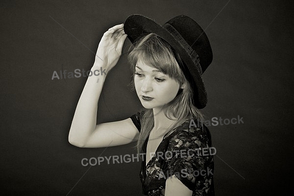 Modell girl posing with hat