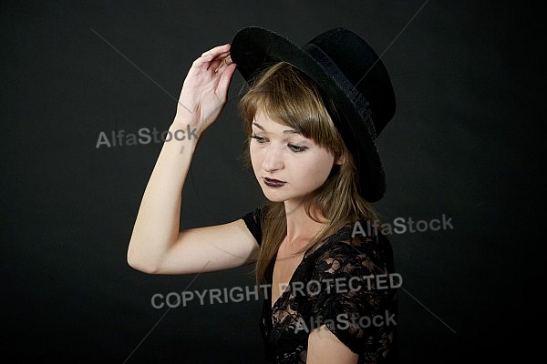 Modell girl posing with hat