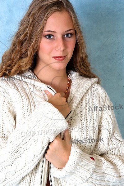 Girl with brown hair and white sleeves