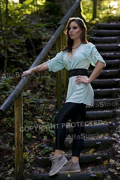 Modell girl posing in the forest