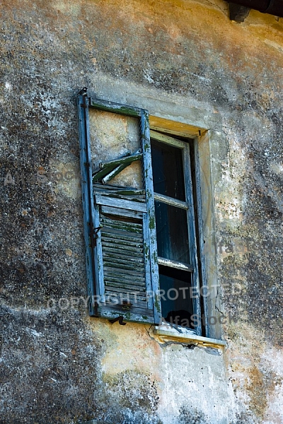 Old window, Pula, Sardegna 