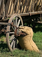 The wagon wheel raise grain harvest bags